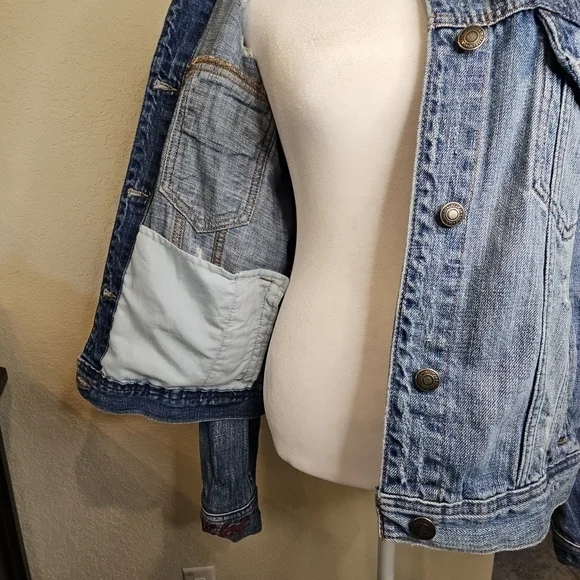 Classic Denim Jacket with Red Floral Detail - Picture 7 of 12